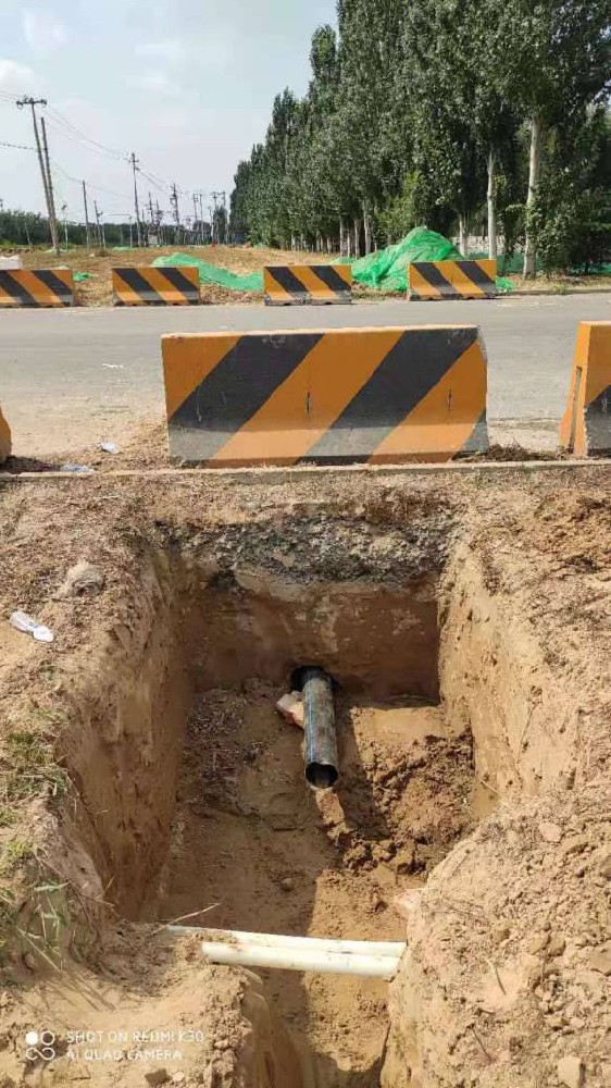 滨海穿马路放管子